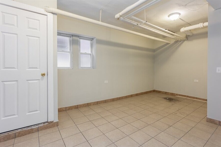 Building Photo - 1209 E Madison Park