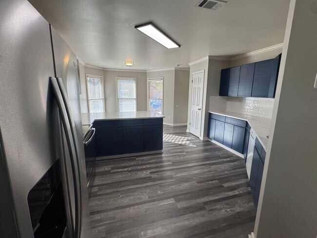 Building Photo - Arrowhead One Level