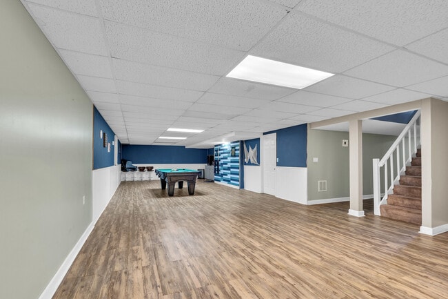 Building Photo - 1900 Broadsmore Dr