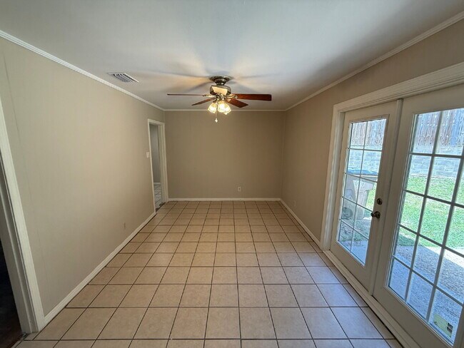 Building Photo - This beautifully updated home is ready for you! Recently freshly painted with new flooring, it of...