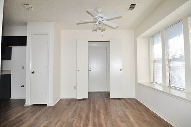 Building Photo - COMING SOON/VIEW NOW - Beautiful Euless Home in GCISD – Updated & Move-In Ready!