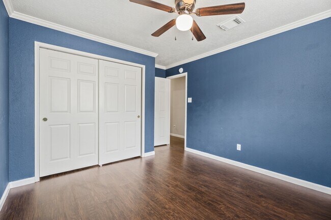 Building Photo - 14310 Sun Harbor Dr