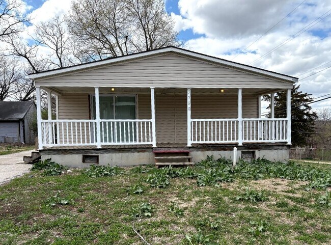 Primary Photo - Lovely corner house