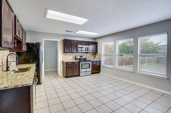 Building Photo - 1001 Howell Terrace Pl