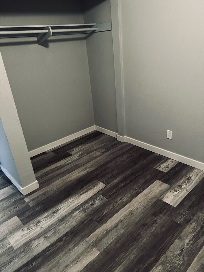 Building Photo - 3826 Monroe Ave