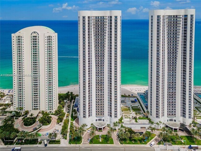 Building Photo - 16001 Collins Ave