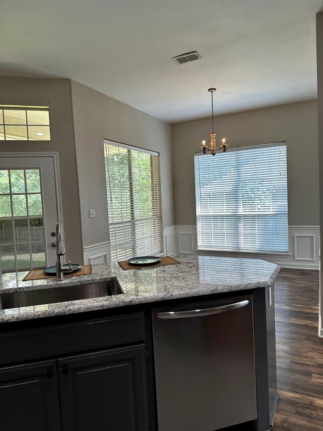 Building Photo - 2914 Shenandoah Dr