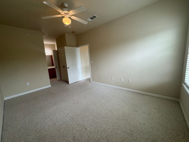 Building Photo - GREAT LOCATION NEAR MEDICAL & USAA | 3 BEDS | 3.5 BATHS