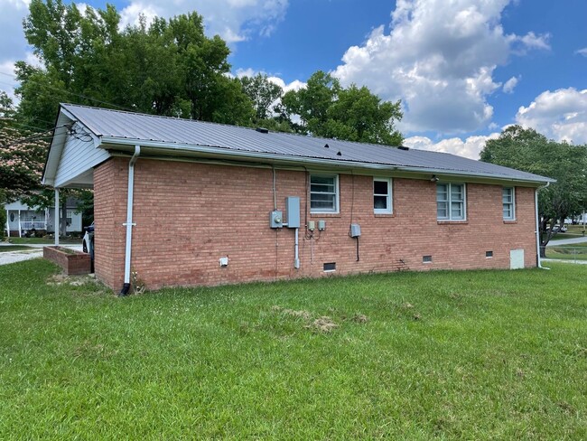 Building Photo - 3 BDRM 1 BA BRICK HOME, SINGLE CARPORT, 10...