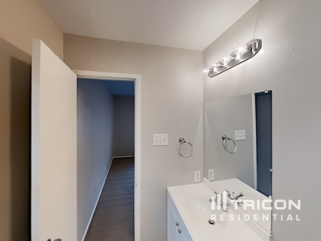 Building Photo - 4621 Tarry Dr