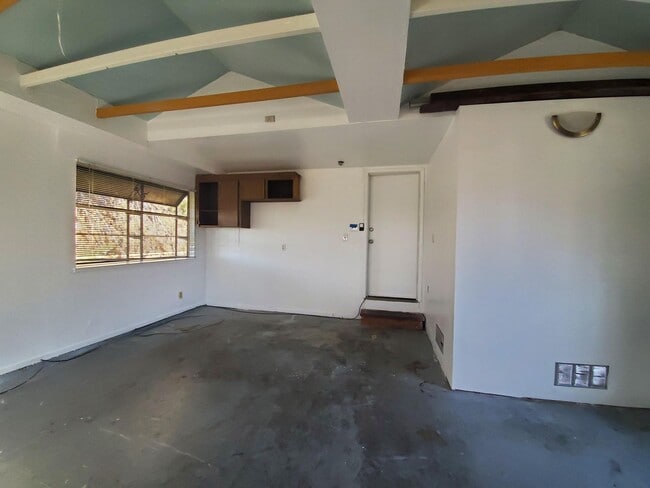 Building Photo - Nice 3 bedroom 2 bathroom Home
