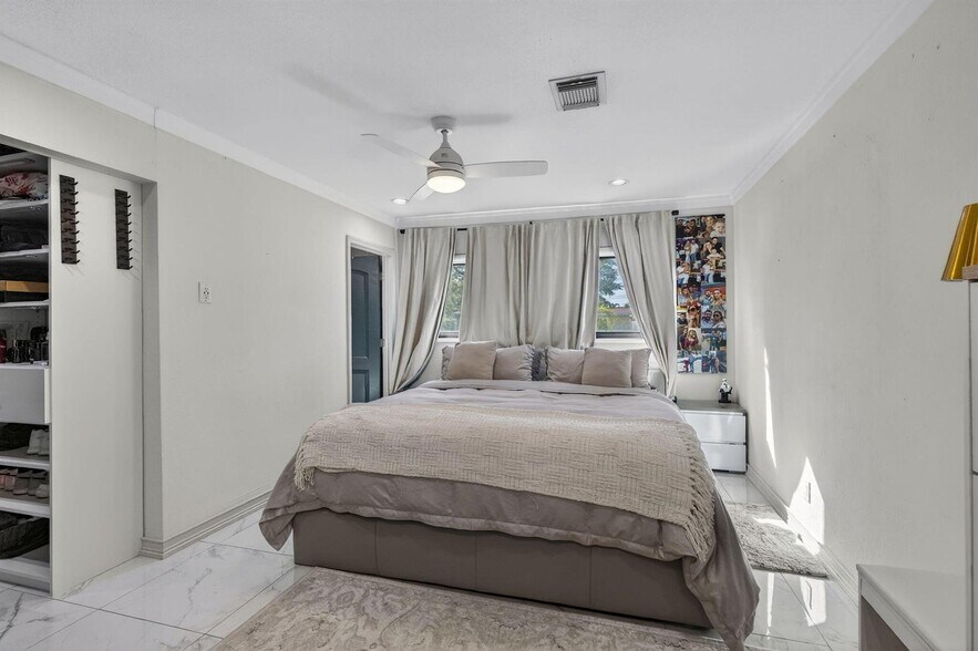 Building Photo - 2601 NE 8th Ct