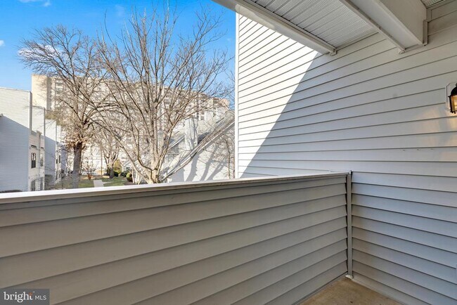 Building Photo - 1639 Carriage House Terrace