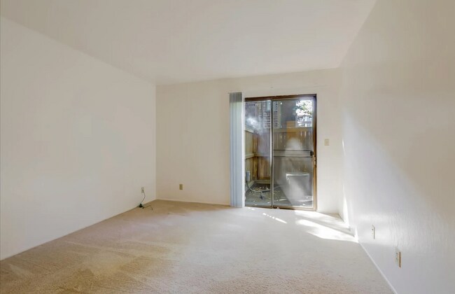 Building Photo - 1158 Honey Trl