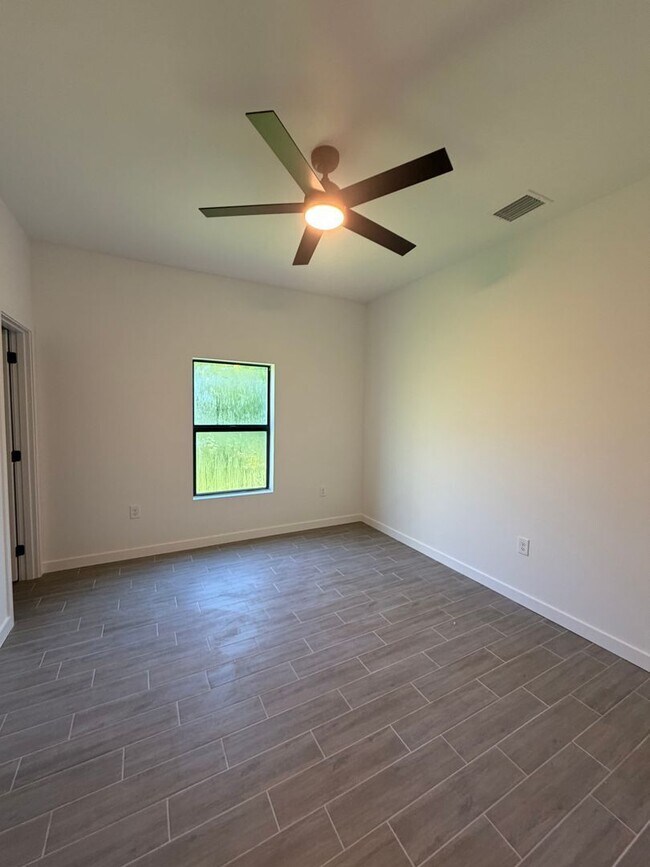 Building Photo - 2103 Redmond St