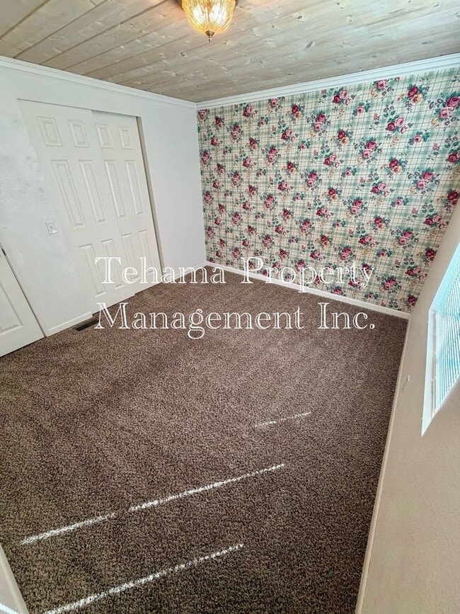 Building Photo - 3 Bedroom Home With Central Heat and Air