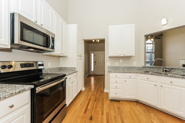 Building Photo - 4816 Aaron Dr