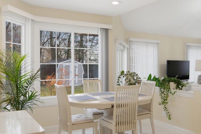 Building Photo - 1107 Popes Creek Cir