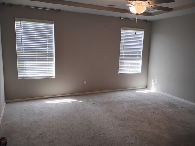 Building Photo - 12420 S Oxford Ave