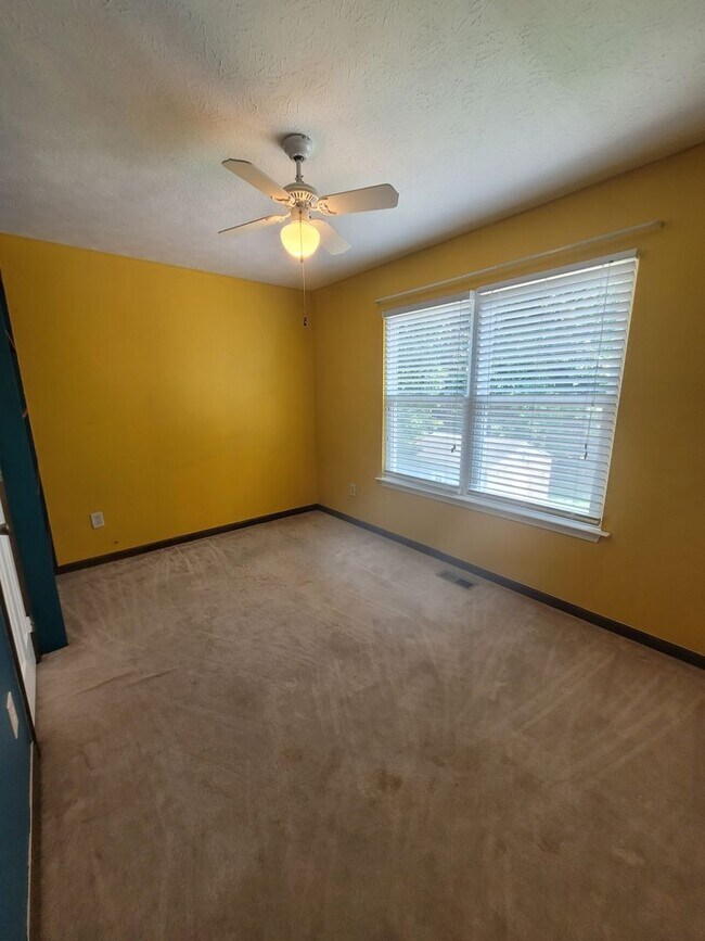 Building Photo - 244 Vicky Ct