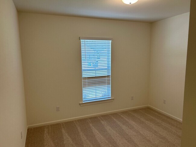 Building Photo - 41366 Rosewood Ln