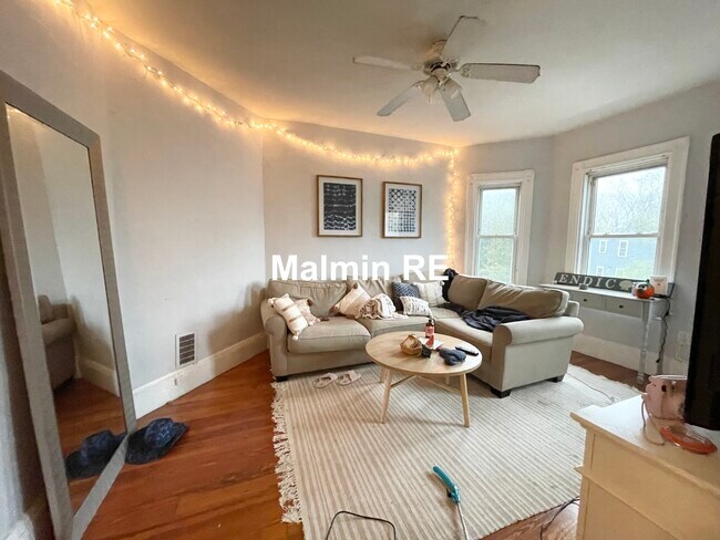 Building Photo - 10 Wave Ave