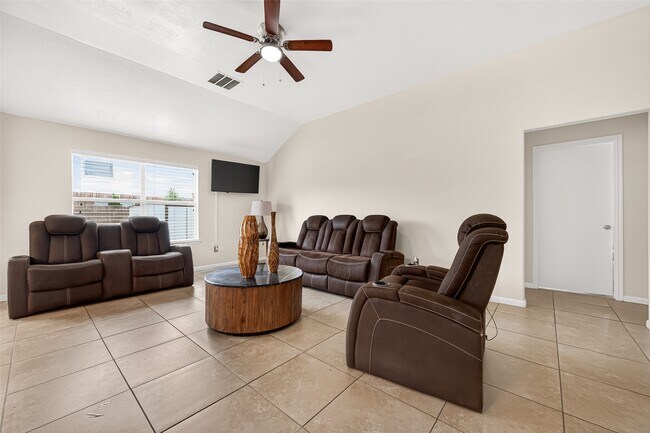 Building Photo - 2510 Fox Water Dr