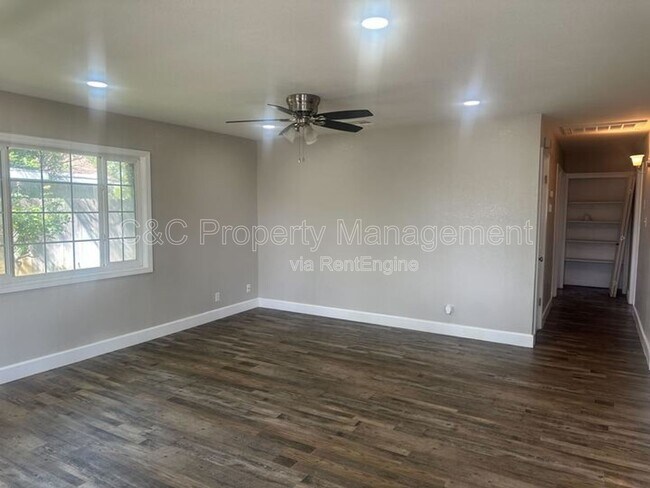 Building Photo - 5625 E Bellaire Way