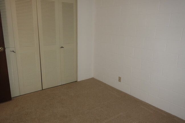Building Photo - 2 bedroom, 1 bath, 2 parking in Waikalani Woodlands