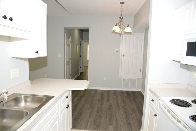 Building Photo - Second floor condo