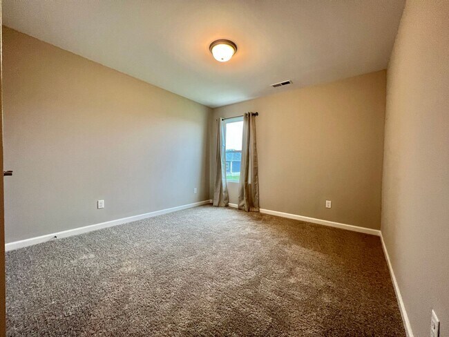 Building Photo - Like New 4 Bedroom Home w/ 2 Car Garage