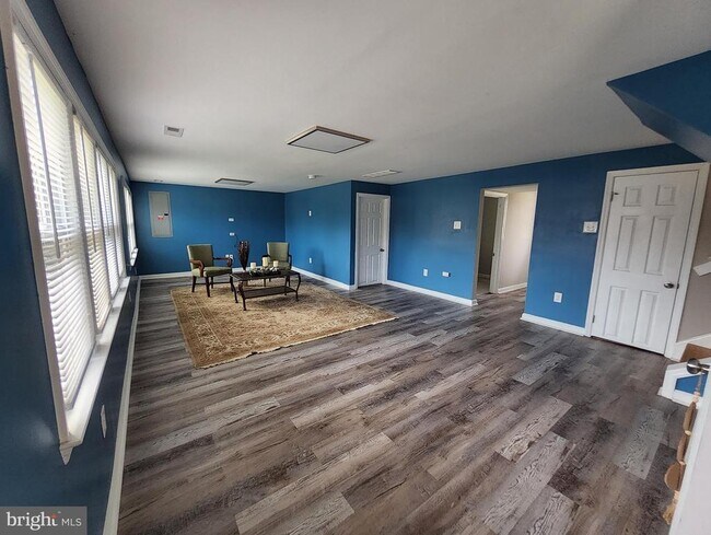 Building Photo - 208 Pelham Rd S