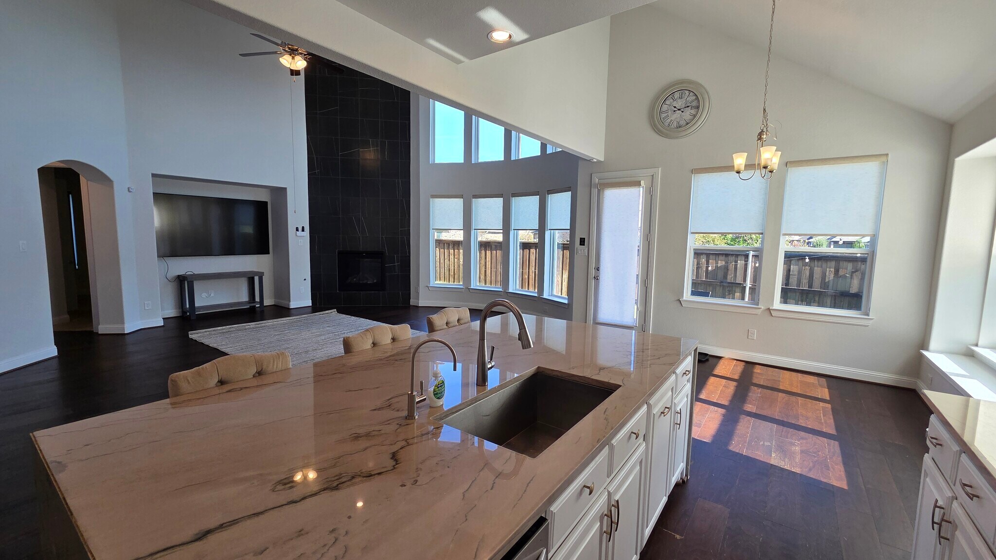 Building Photo - 1112 Maverick Dr