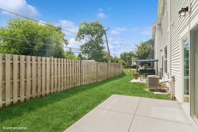 Building Photo - 2543 Geranium Way