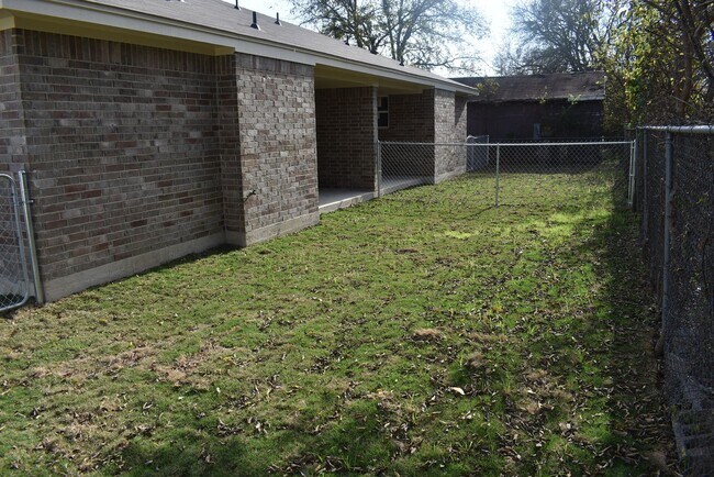 Building Photo - 504 S Juanita Dr