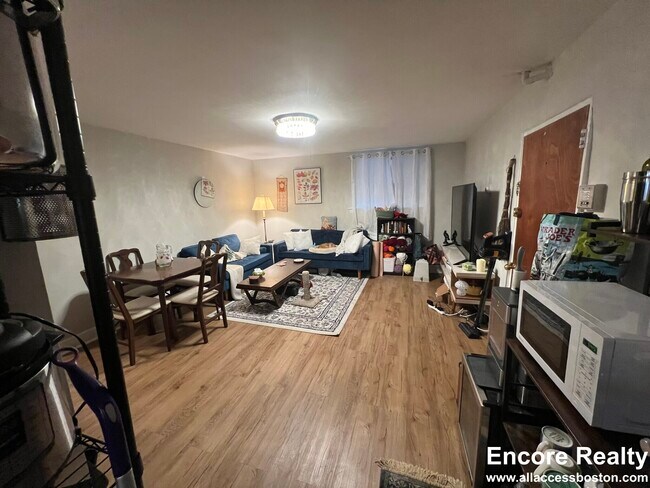 Building Photo - 63 Selkirk Rd