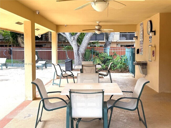 Building Photo - 10044 SW 77th Ct