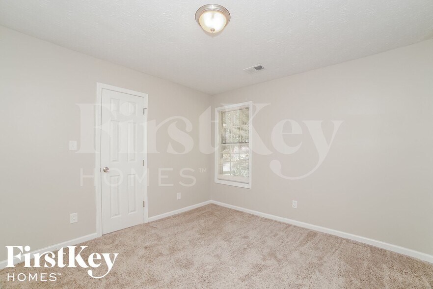 Building Photo - 3902 Viola Ct