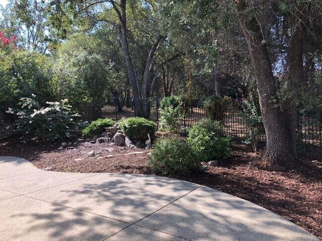 Building Photo - 6121 Lockridge Dr