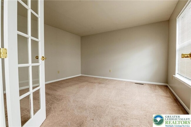 Building Photo - 11 Cobblestone Dr