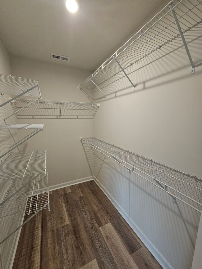 Building Photo - 3 Bedroom, 2.5 Bathroom Townhome, Available NOW