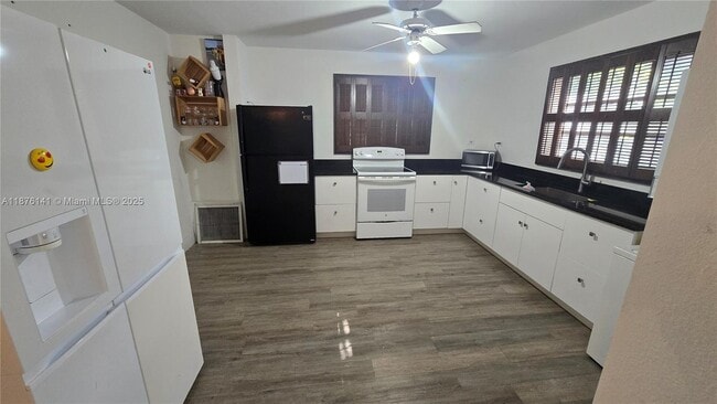 Building Photo - 15120 SW 87th Ave