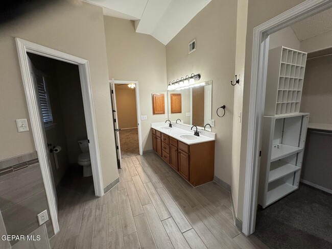 Building Photo - 398 Bentridge Drive