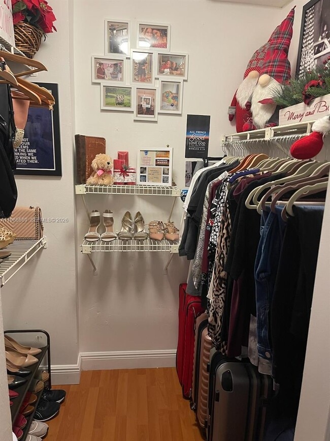 Building Photo - 9301 SW 92nd Ave