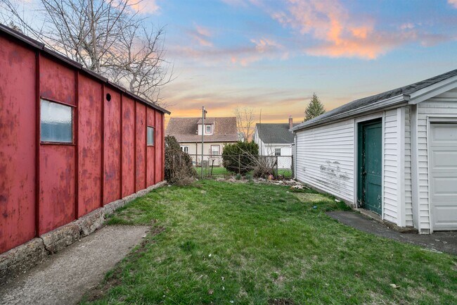 Building Photo - 616 Chestnut St