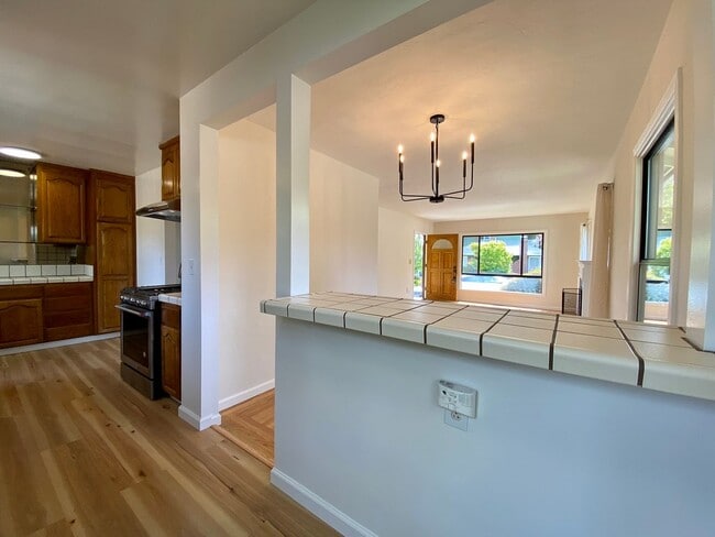 Building Photo - Renovated Single-Family Home on the Penins...