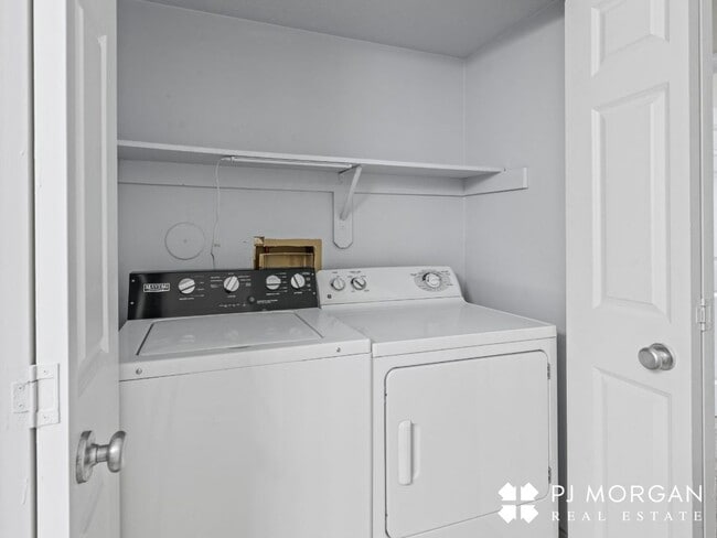 Building Photo - 2 Bedroom, 2 Bathroom Condo