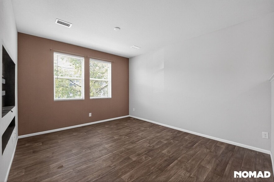 Building Photo - 16041 E Elk Dr