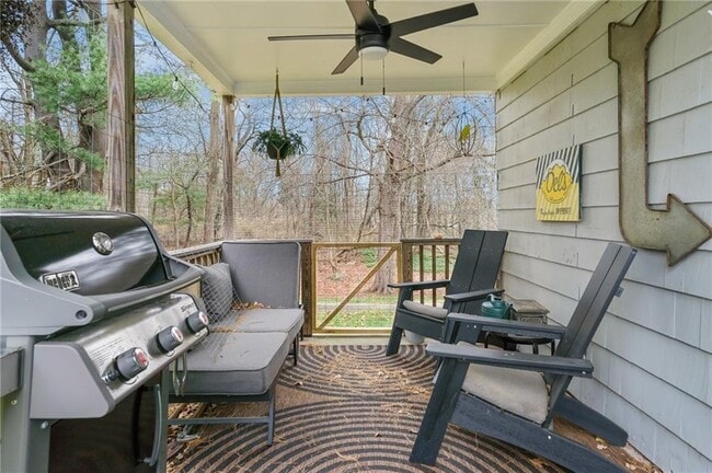 Building Photo - 80 Lakeshore Dr