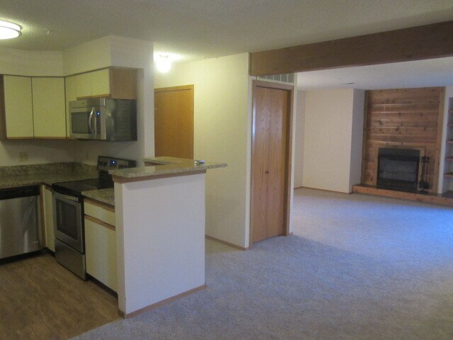 Building Photo - Large Updated One Bedroom Gold Run Condo!  Perfect Location!